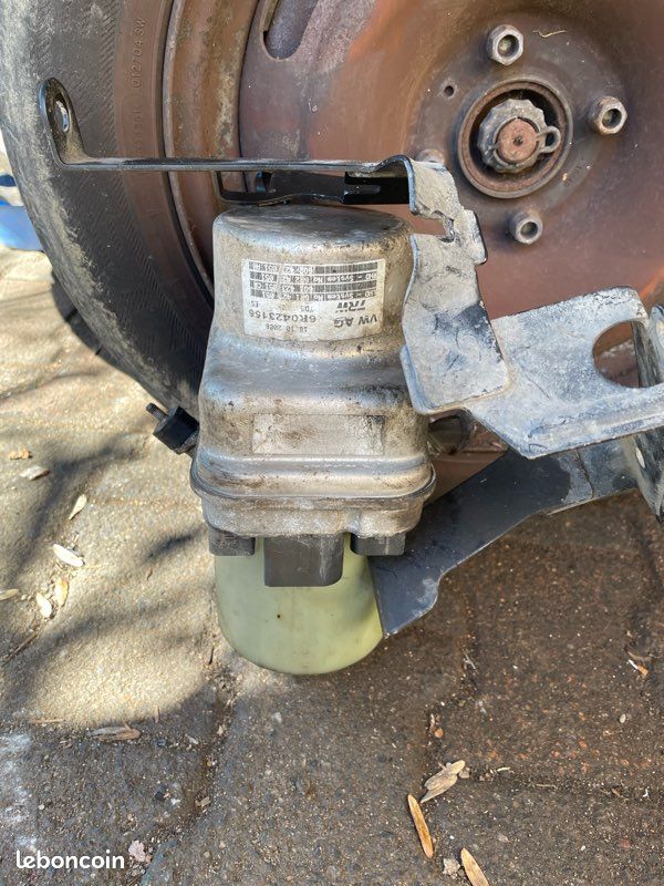 Pompe de direction assistée pour Seat Ibiza 6j 1.9tdi 105 cv de 2008 (image 2)