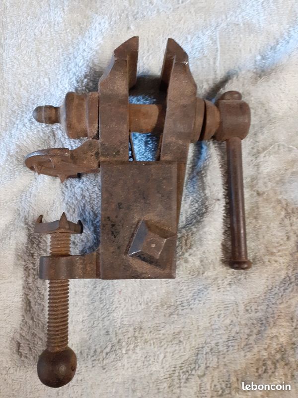 Ancien petit étau (image 1)