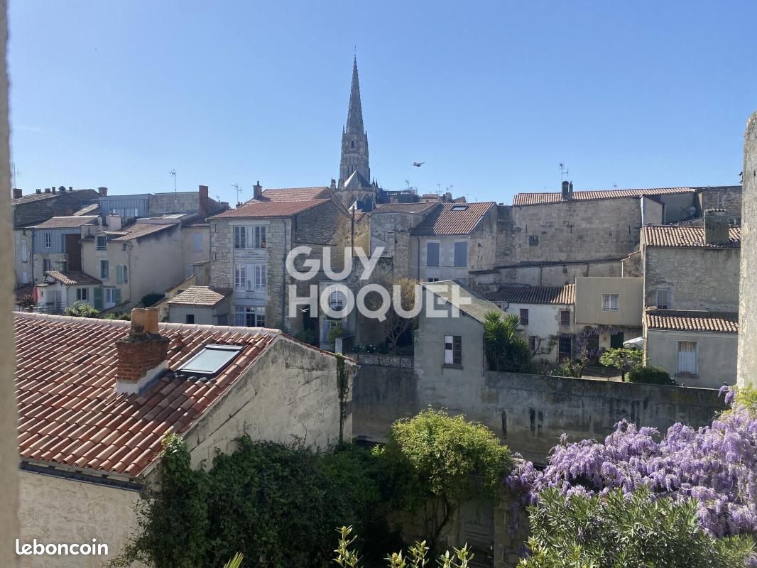 Immeuble 4 pièces 81 m² · à Fontenay-le-Comte · 81 m² · 161 600 €