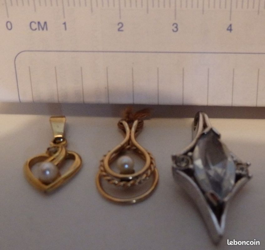 Des pendentifs et des broches (image 4)