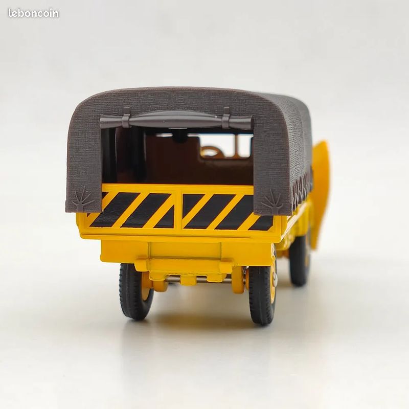 Dinky Toys 1:43 - Model car - Mercedes Benz Unimog chasse-neige Réf 567