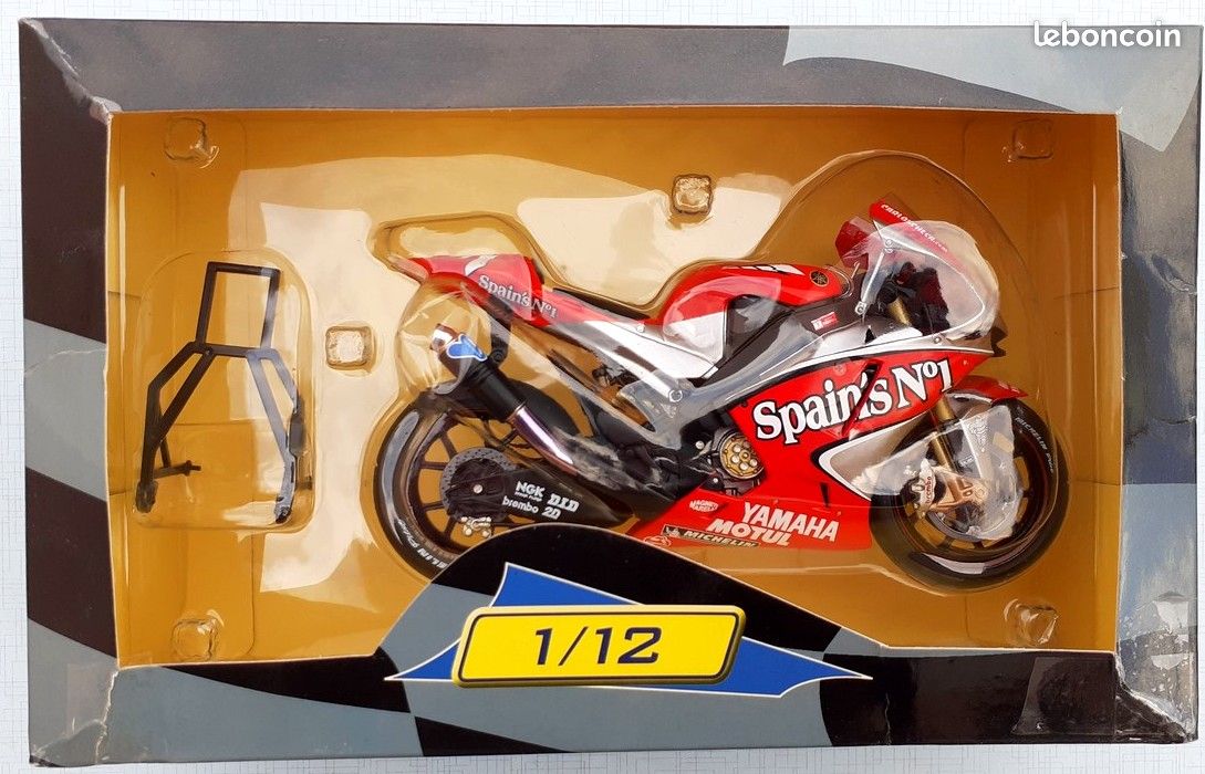 Minichamps 1/12 – Yamaha YZR-M1 Gauloises Fortuna – Carlos Checa – Moto GP 2004
