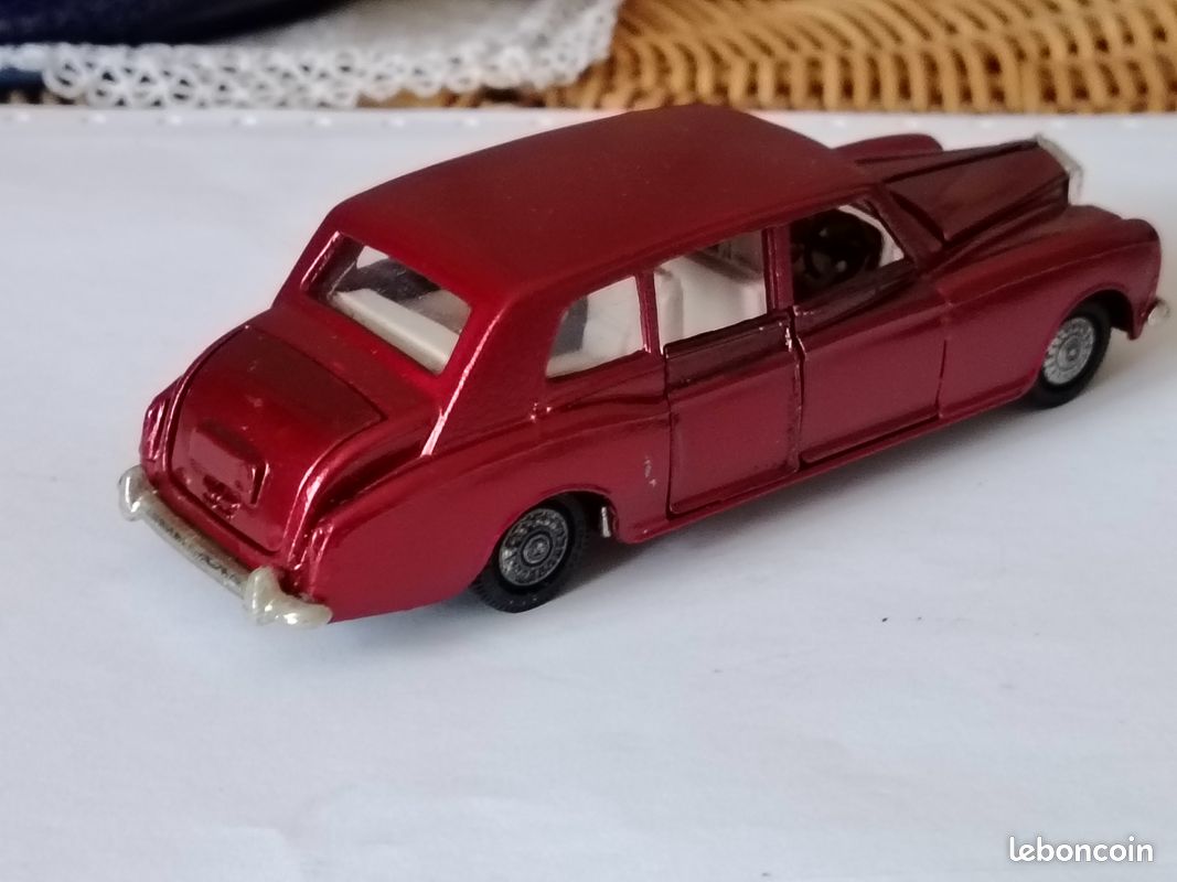 Dinky Toys UK 152 – Rolls-Royce Phantom V limousine 1/43