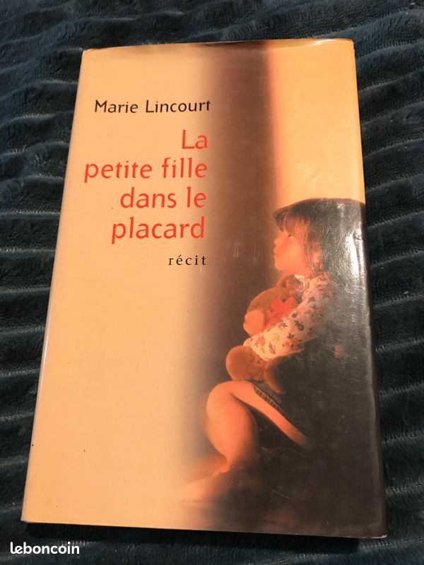 La petite fille dans le placard (image 1)