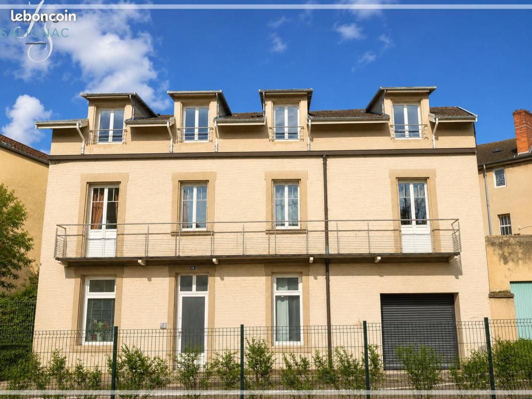 Maison 9 pièces 250 m² · à Bourg-en-Bresse · 250 m² · 405 000 €