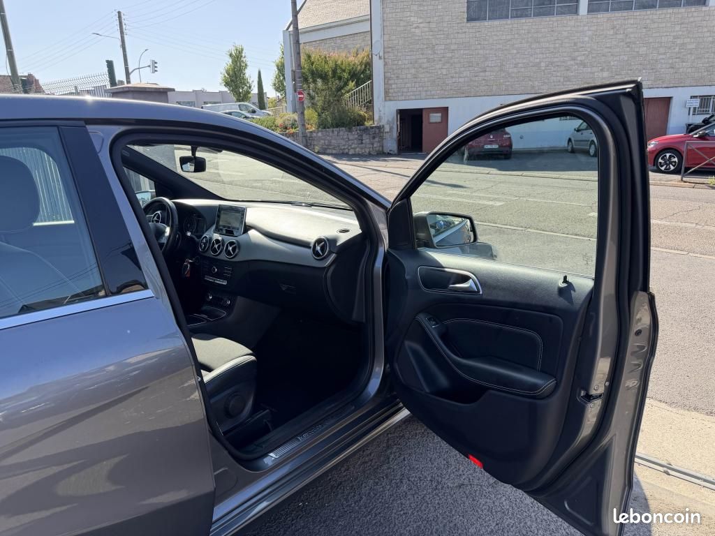 MERCEDES CLASSE B 200 d Bva - Sensation GPS + clim + camera AR (image 14)
