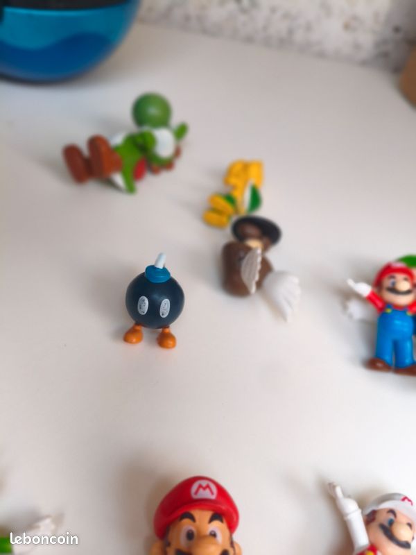 Lot 9 Figurines Super Mario Nintendo (Yoshi, Luigi, Goomba, Bob-omb, Koopa...) (image 4)