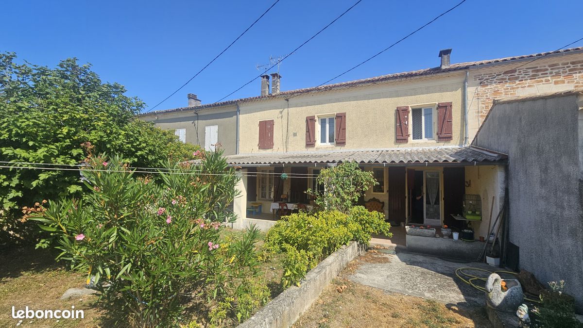 Maison 5 pièces 146 m² · à Puyrolland · 146 m² · 175 000 €