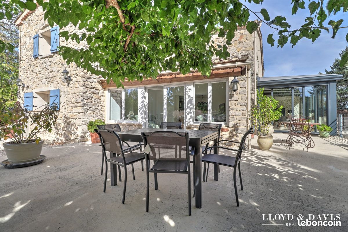 Maison 8 pièces 218 m² · à Barjac · 218 m² · 499 000 €