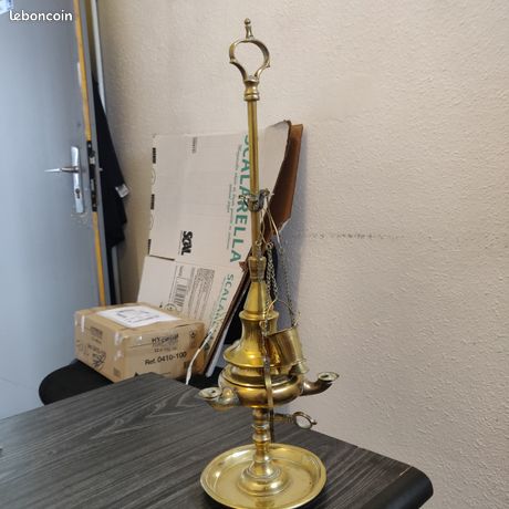 Grande Lampe à Huile En Laiton – Marque Villedieu – Époque 1900 – Anse