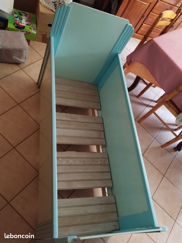 Lit en bois bleu pour enfant (image 2)