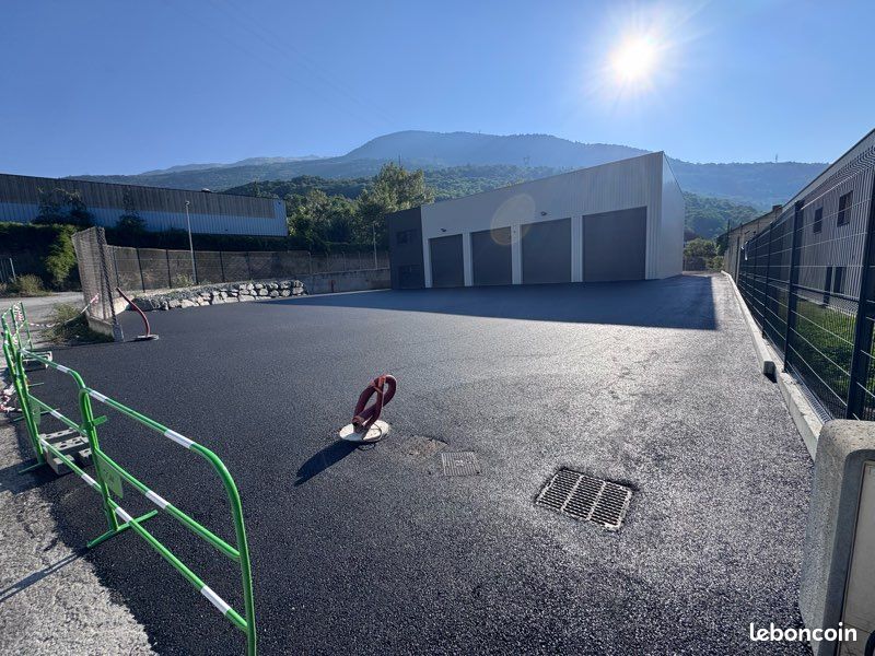 Local commercial 4 pièces 550 m² · à Saint-Michel-de-Maurienne · 550 m² · 5 500 €/mois