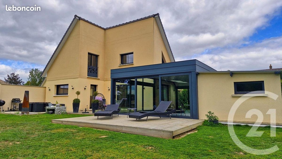 Maison 8 pièces 225 m² · à Harcourt · 225 m² · 473 000 €
