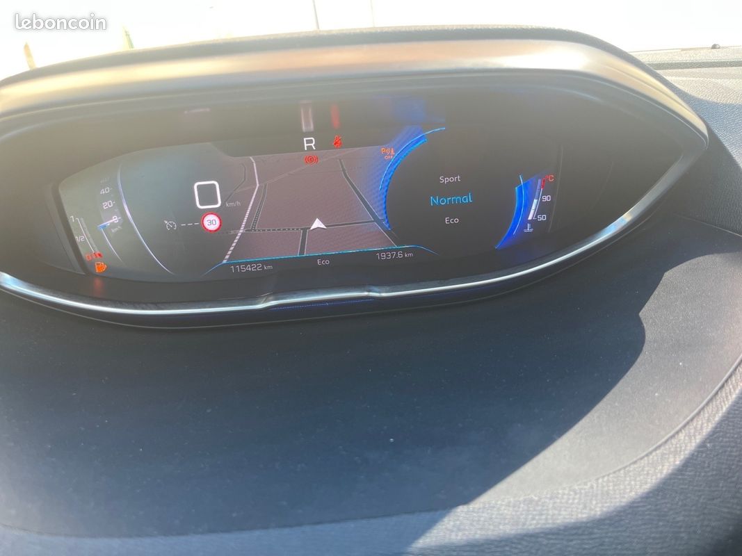 PEUGEOT 3008 Puretech 130ch SS EAT8 Allure (image 22)
