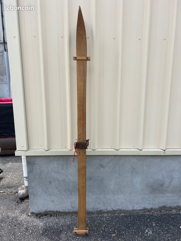 Skis anciens en bois (image 2)
