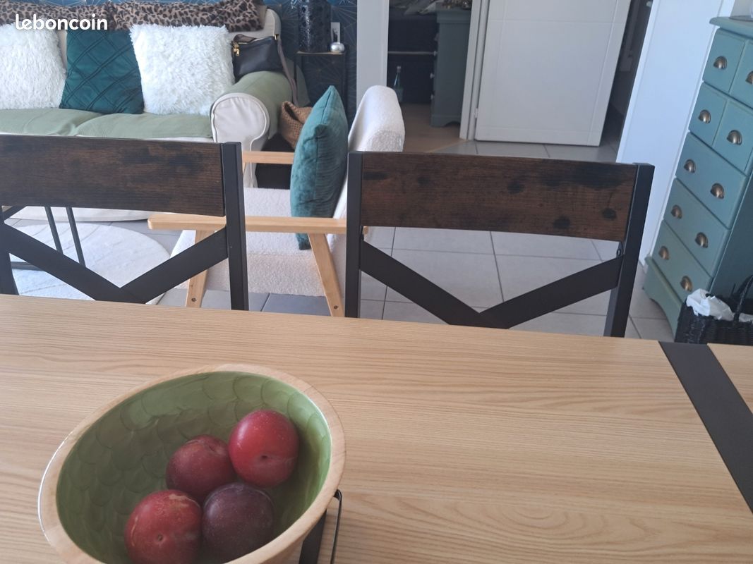 Table et 4 chaises (image 1)