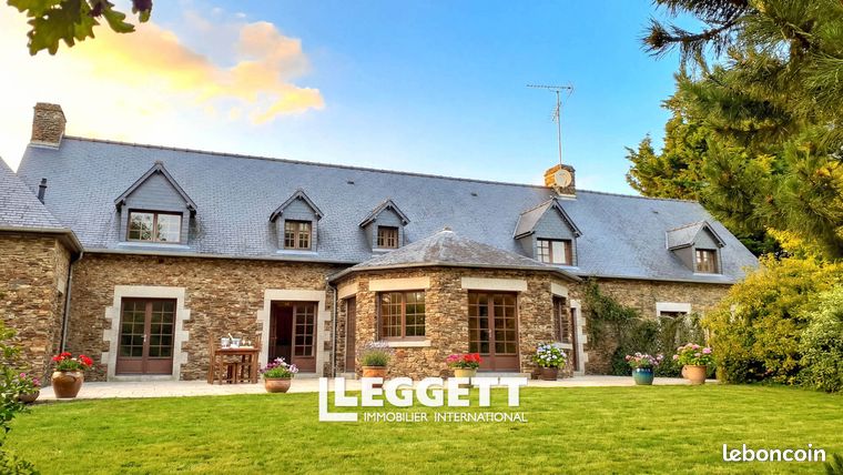 Maison 12 pièces 326 m²