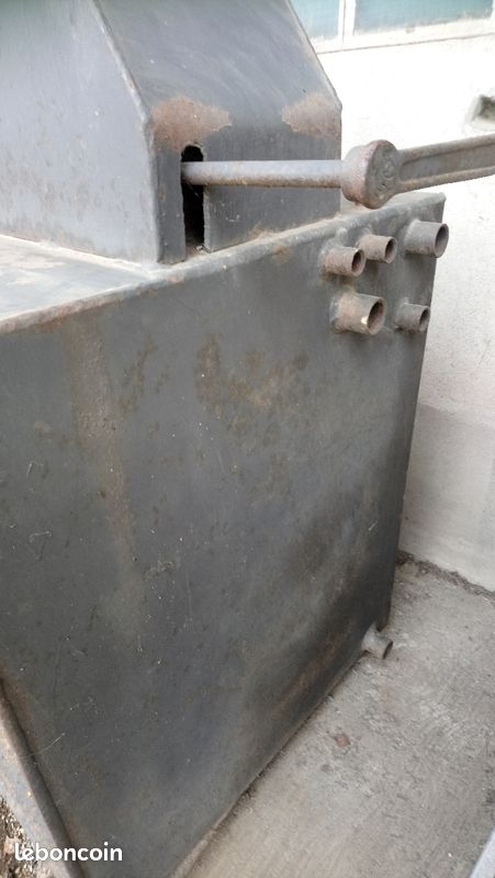 Récupérateur de chaleur au bois, en fonte pour chauffage central avec circulation d'eau pour chauffe (image 2)