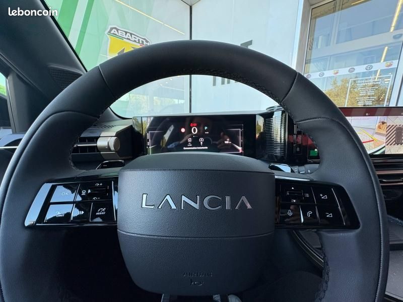 Lancia Ypsilon 1.2 Ibrida 110ch LX eDCT6 (image 15)