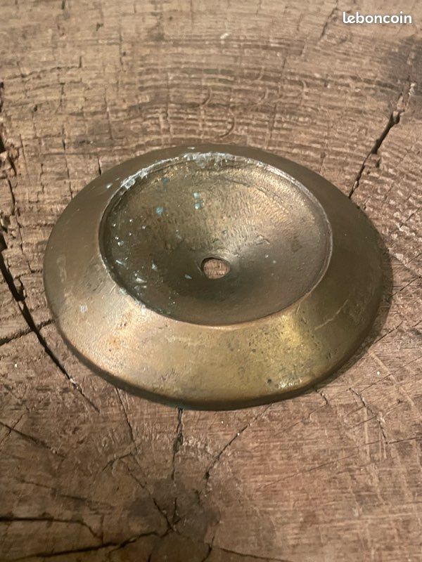 Œuf D'Autruche Décoratif Sur Socle En Laiton Ciselé - Fin XIXe Début XXe - Hauteur 28 Cm