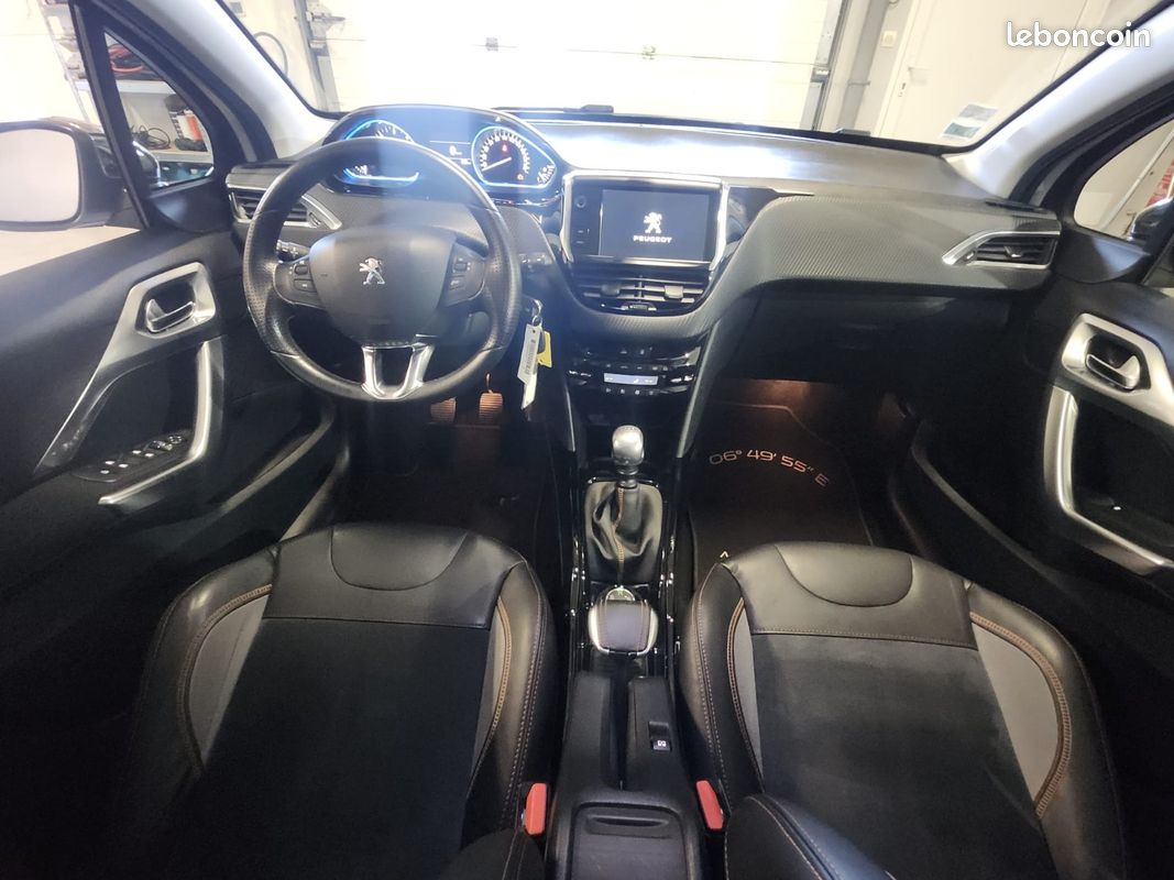 Peugeot 2008 1.6 HDI 120 BV6 - Crossway (image 21)