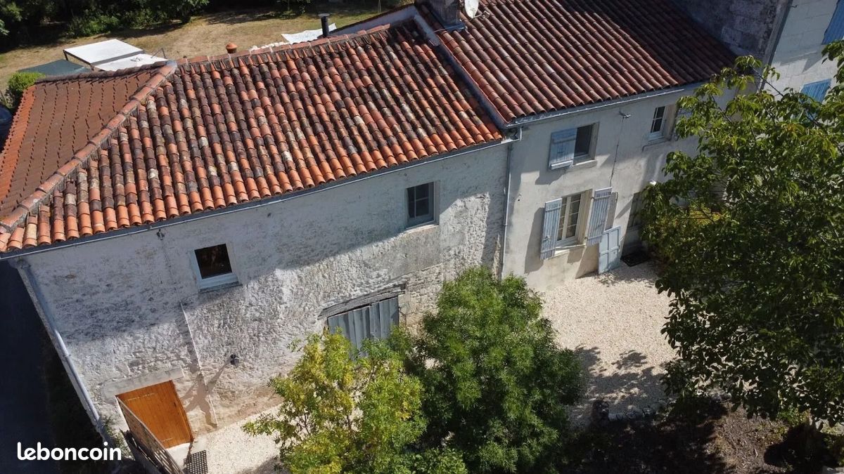 Maison 7 pièces 184 m² · à Courcoury · 184 m² · 128 000 €
