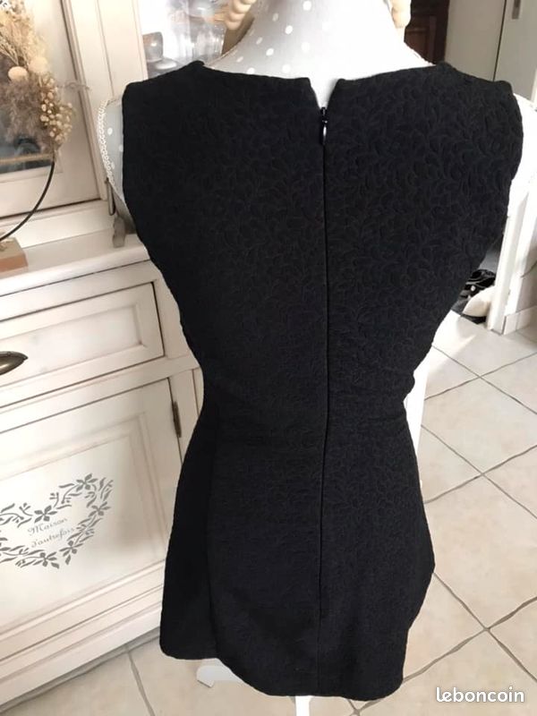 Robe Chemisier MNG – Taille M, Couleur Léopard, Longueur Genou, Très Bon état