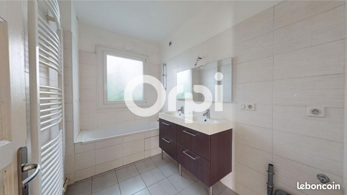 Maison a louer bron - 5 pièce(s) - 169 m2 - Surfyn