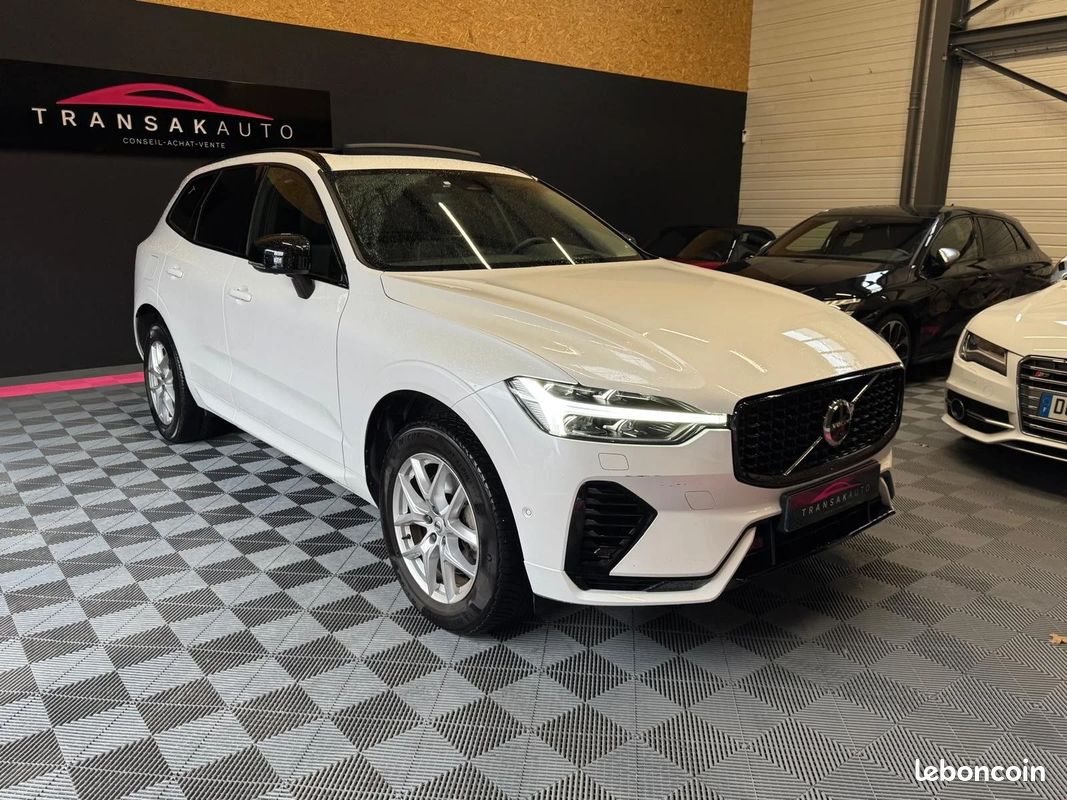 VOLVO XC60 T6 Recharge AWD 253 ch + 145 ch Geartronic 8 Ultimate Style Dark - 1ère main - Toit ouvrant - Sièges chauffants - Caméra 360 (image 3)
