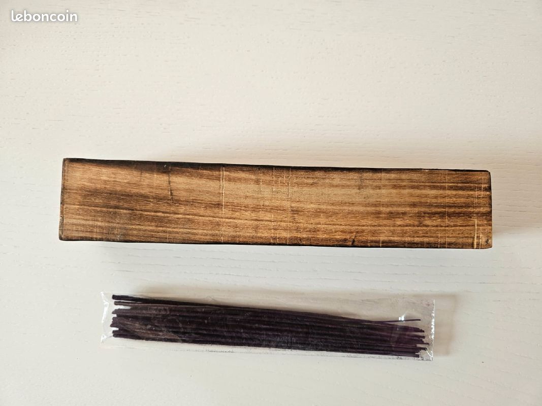 Boîte à encens en bois ajourée + encens (image 2)