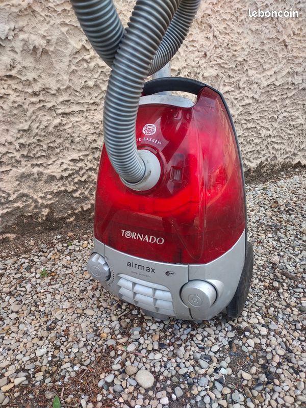 Tornado Jetmaxx Aspirateur Tornado Rouge Aspirateur Balai Filtre