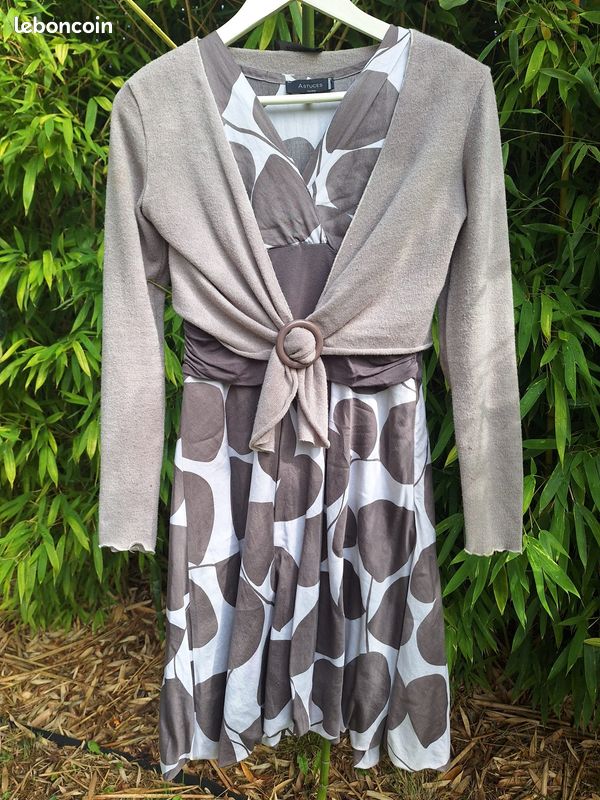 Robe et gilet cache-coeur Astuces grise motif feuilles fleurs