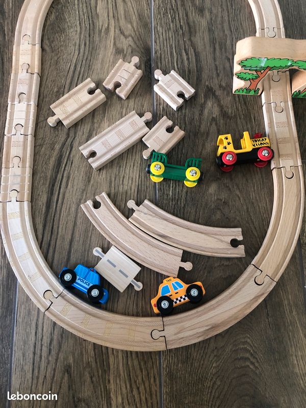 Circuit bois 2 véhicules en bois / train plastique (image 2)