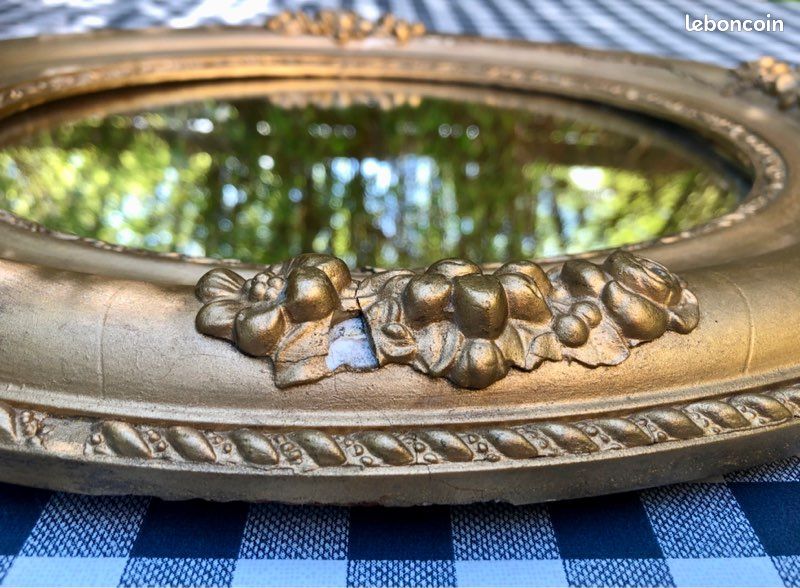 Ancien Miroir Ovale en Bois Sculpté Doré (image 10)