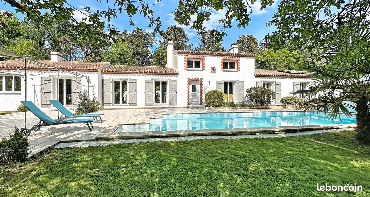 Maison 9 pièces 220 m² · à Challans · 220 m² · 613 600 €