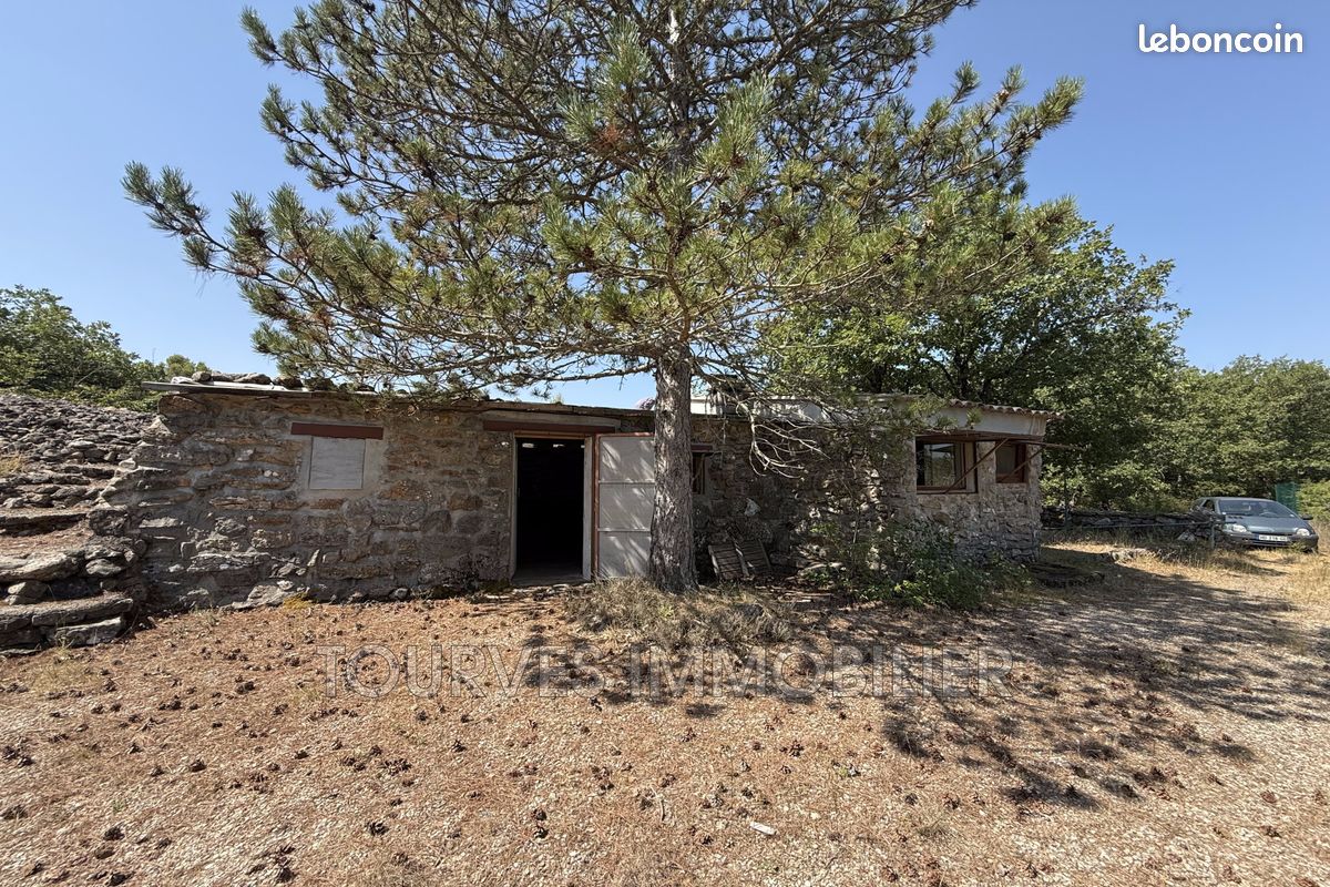 Terrain 6198 m² · à Rougiers · 6 198 m² · 125 000 €