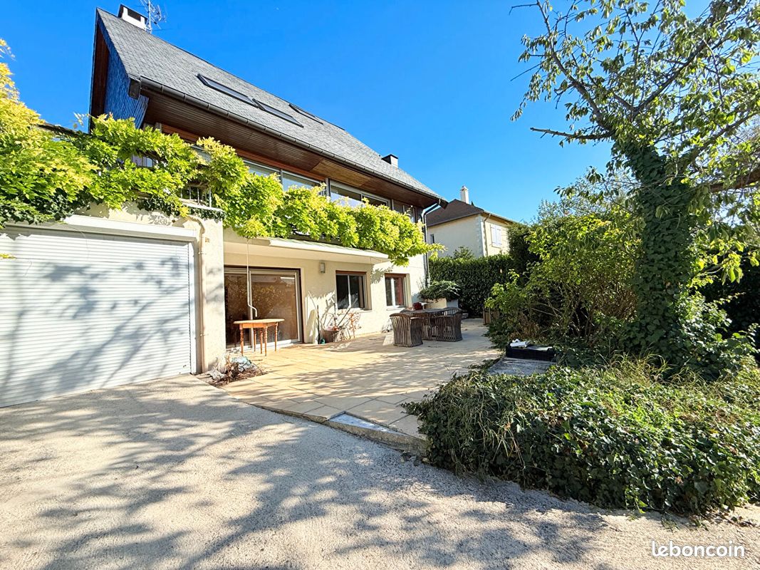 Maison 8 pièces 247 m² · à Fresnes · 247 m² · 695 000 €