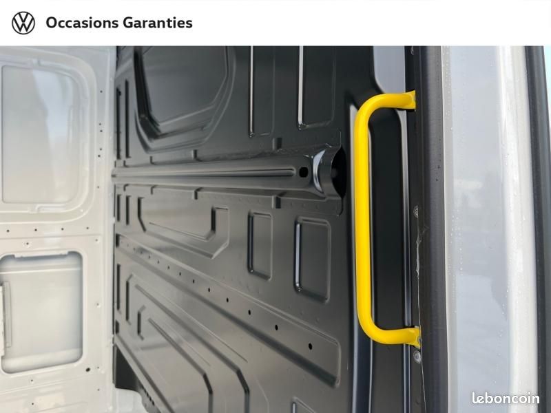 Volkswagen Crafter Fg 35 L3H3 2.0 TDI 140ch Business Traction BVA8 (image 25)