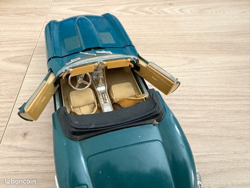 Voiture miniature Jaguar Type E (XK-E) 4.2L 1/16 – pour collection / restauration (image 5)