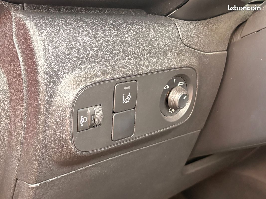 CITROEN C3 GENERATION-III 1.2 PURETECH 80 SHINE START-STOP - DISTRIBUTION À JOUR - CAMÉRA DE RECUL - CARPLAy (image 24)