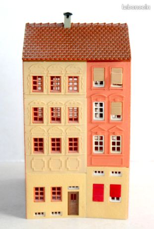 Modélisme HO : Immeuble de ville style français Modélisme HO : Immeuble de ville style français