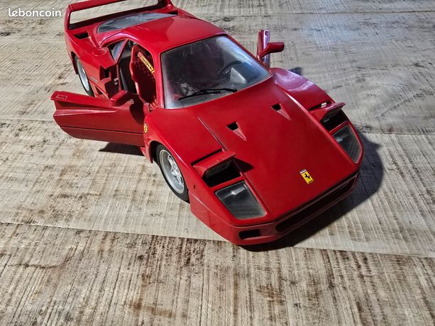 Lot De 2 Ferrari Burago 1/18 : F40 Et 550 Maranello à Restaurer Ou Pour Pièces