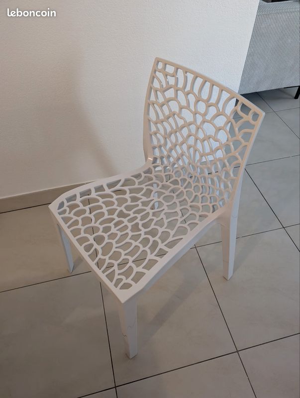 Chaise excellent état (image 1)
