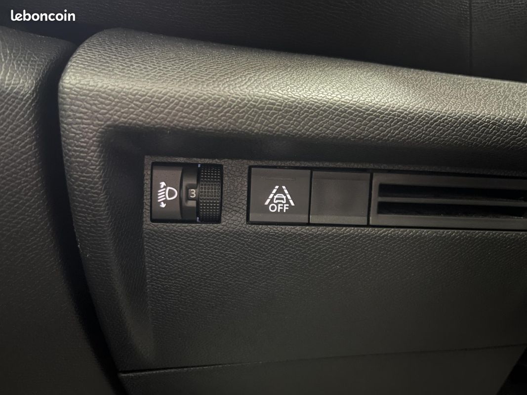Citroën C4 (3) BlueHDi 110 BVM6 Feel Pack Business (image 28)