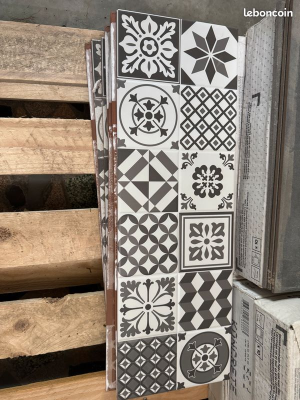 Carrelage mural effet carreaux de ciment (image 1)