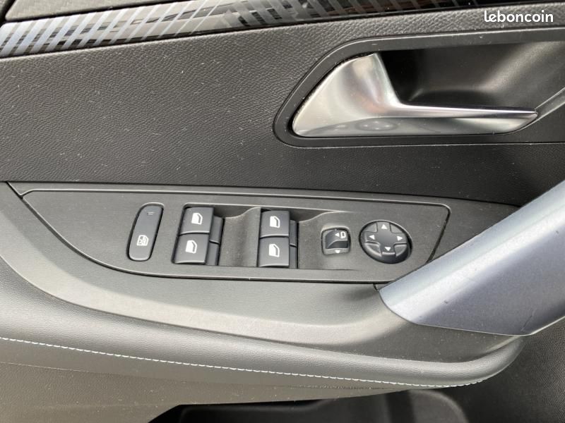 Peugeot 2008 1.2 PureTech 130ch S&S Allure 7cv (image 22)