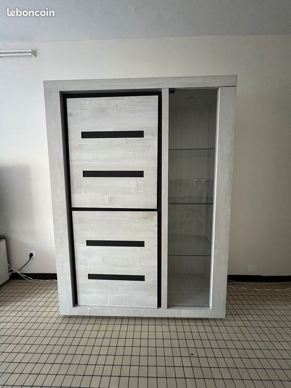 Vend Meuble blanc/noir avec verrière (image 1)