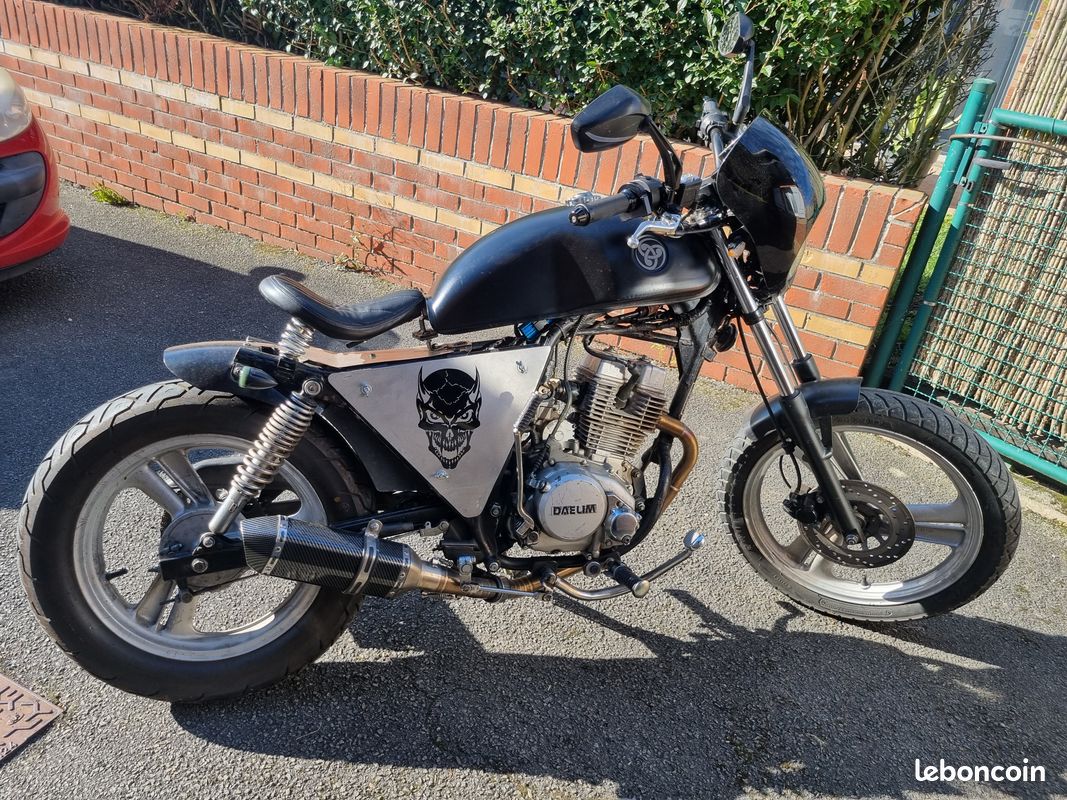 125cc Daelim Bobber Motos