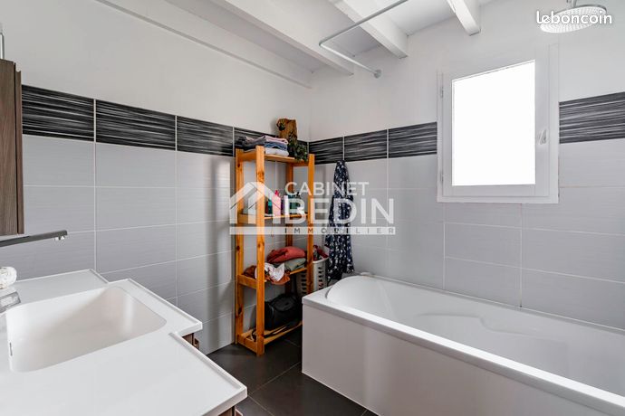 https://img.leboncoin.fr/api/v1/lbcpb1/images/85/b7/96/85b796b9fc4f58874535cd61f2a88966647eb833.jpg?rule=ad-image
