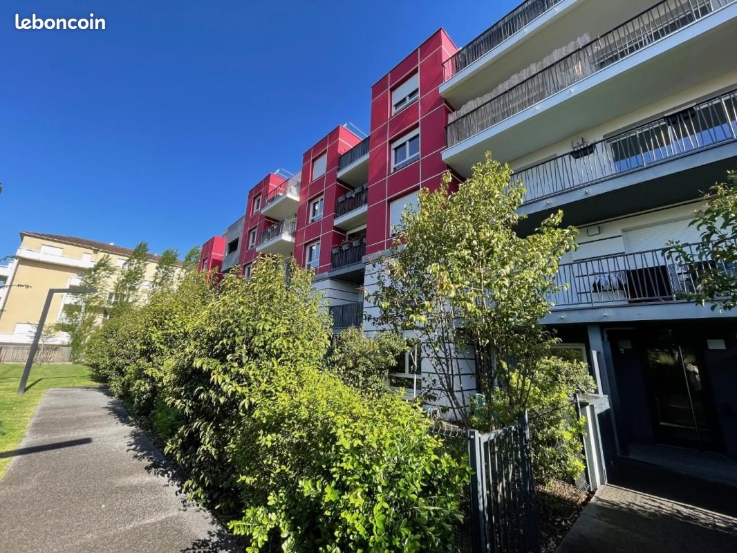 Appartement 4 pièces 81 m² · à Pau · 81 m² · 896 €